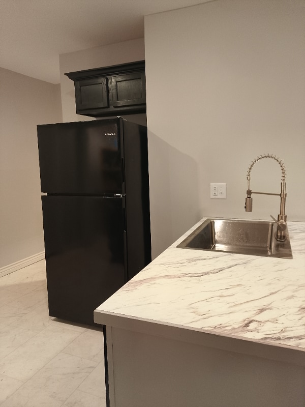 Building Photo - 124 S Green St