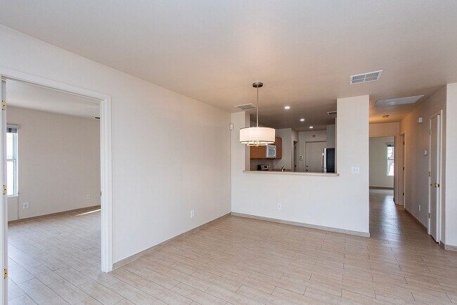 Building Photo - Tucson Market Place Area -  3 Bedroom!