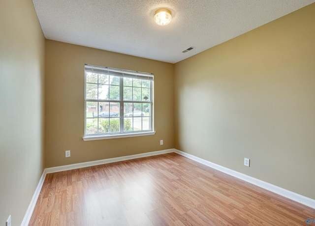 Building Photo - 206 Maddux Ct