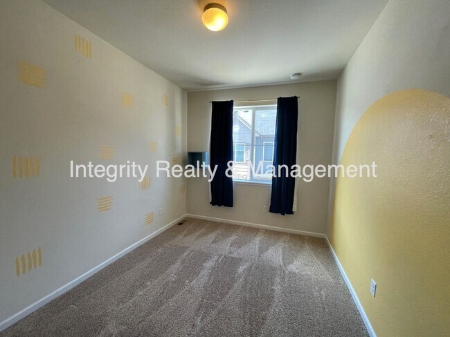 Building Photo - 598 E Dry Creek Pl