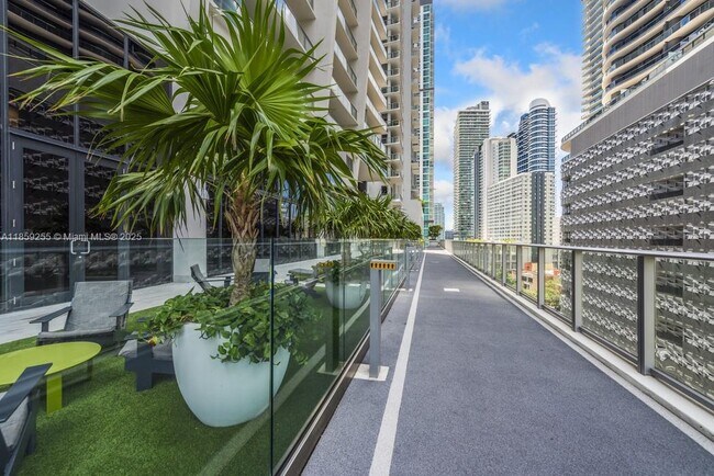 Building Photo - 1010 Brickell Ave