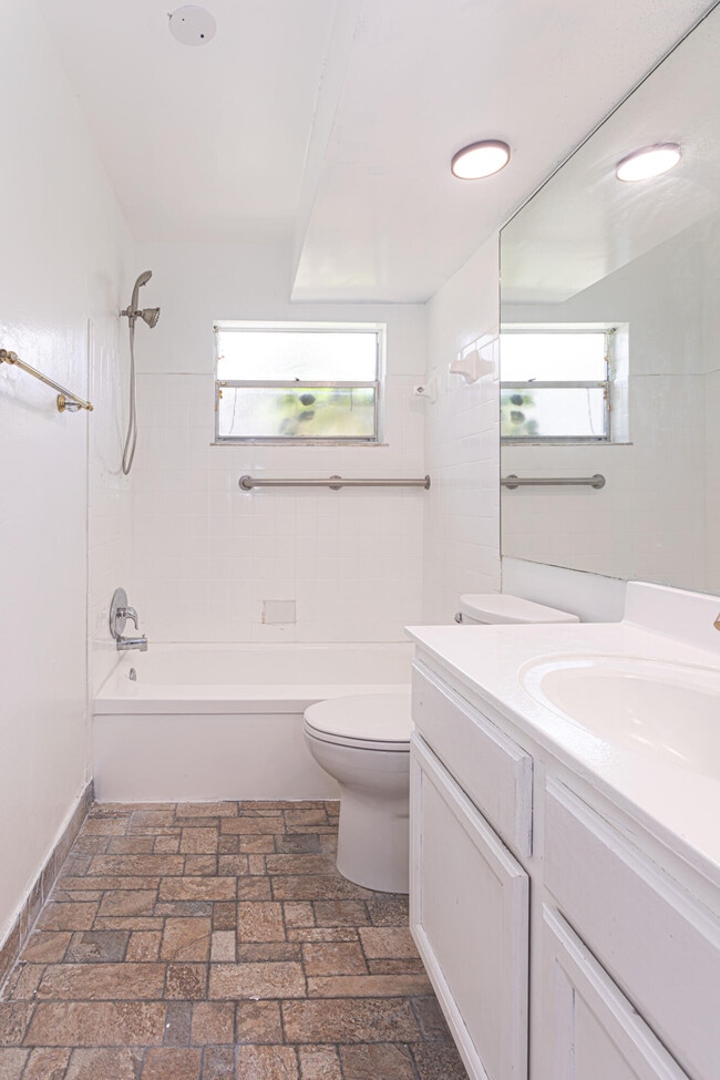 Building Photo - 202 Sparrow Dr