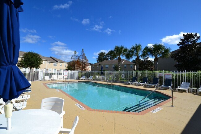 Building Photo - Huge 3BR Winter Springs Townhouse ~ Gated Community ~ Pool ~ Great Schools!