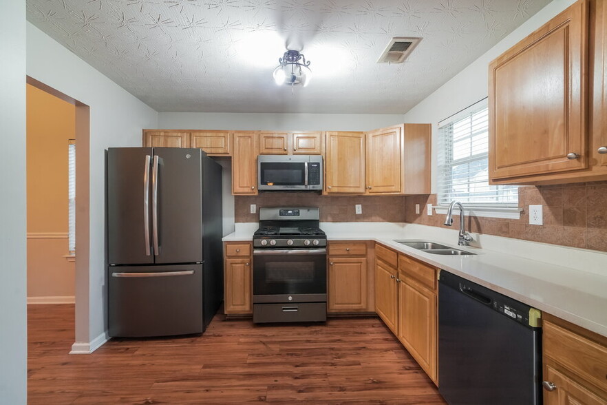 Building Photo - 2530 Carolina Ridge