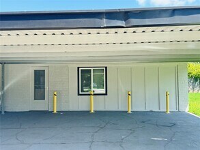 Building Photo - 10702 Deval Dr