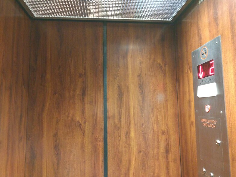 elevator access - 216 Putnam St