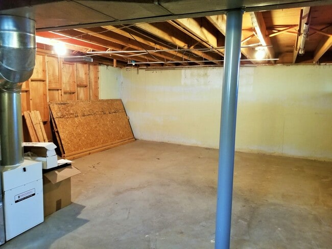 Building Photo - FRESH Paint!  Sprawling, Hurstbourne Ranch with Basement!  3 Bedrooms, 3 Full Baths, Hardwood Flo...