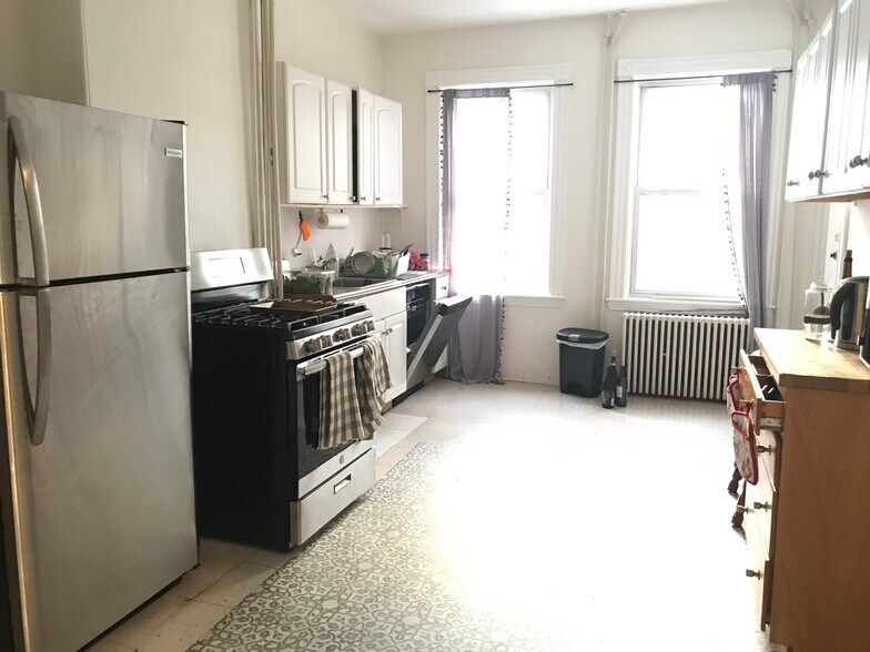 Primary Photo - 68 Beacon St