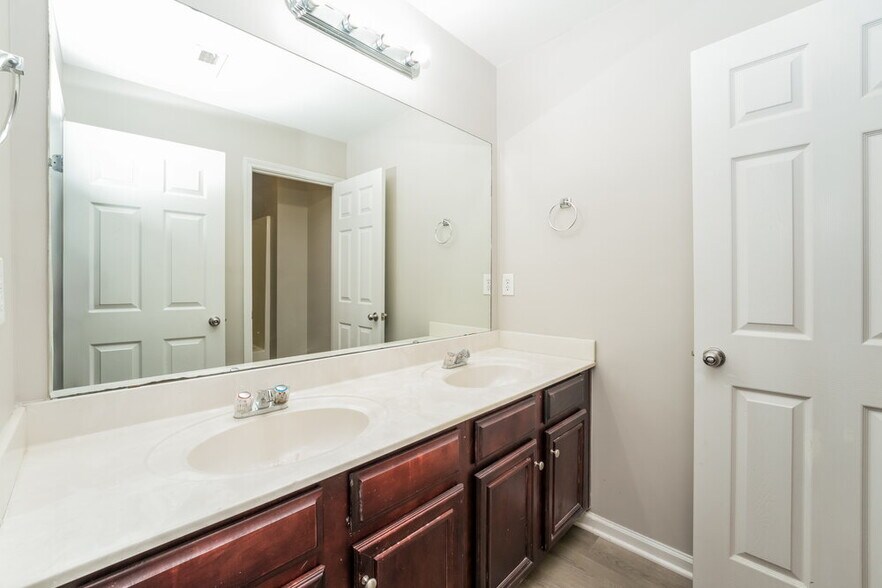 Building Photo - 1471 Ewing Farm Dr
