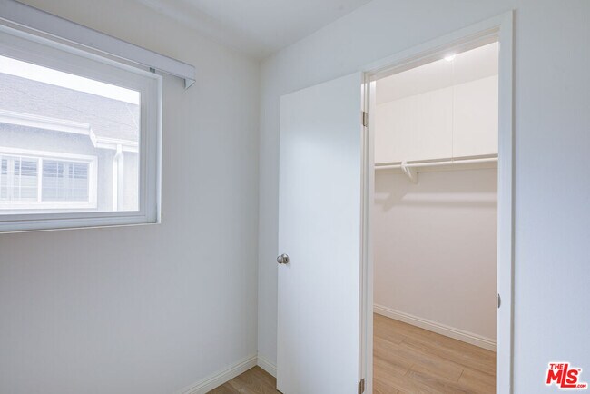 Building Photo - 2020 Graham Ave