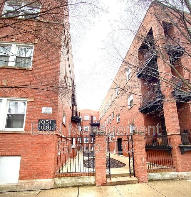 Building Photo - 1057 W Dakin St