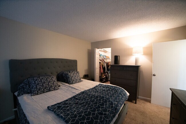 Building Photo - 341 Wright St