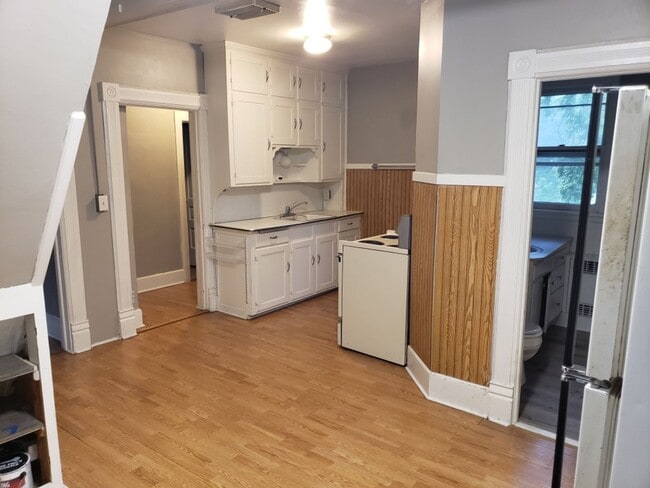 Building Photo - 519 N Barstow St