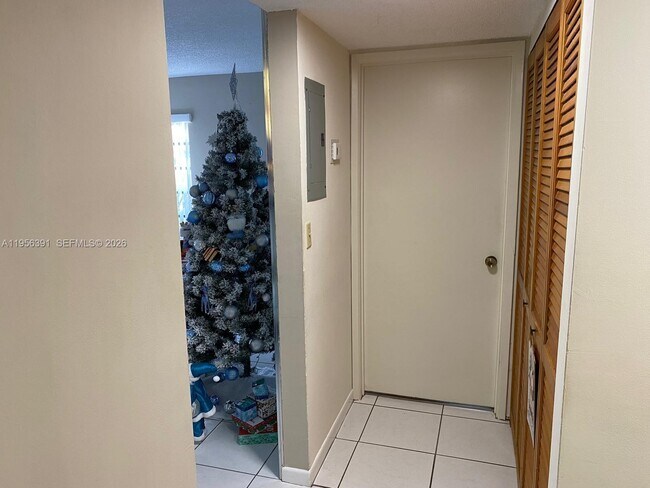 Building Photo - 9070 SW 125th Ave