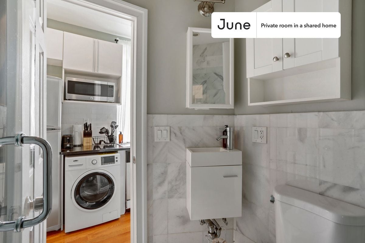 Building Photo - Room in Shared 2 bed/1 bath home