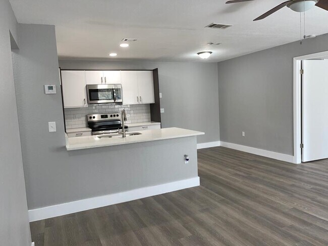 Building Photo - 623 Dory Ln
