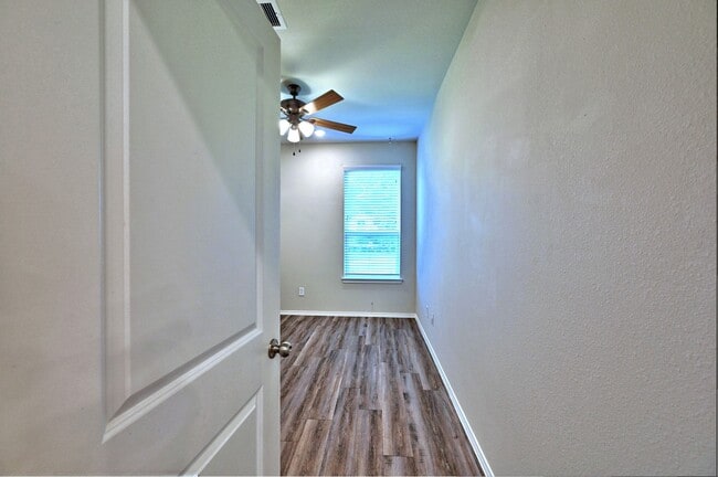 Building Photo - 11552 Persimmon St