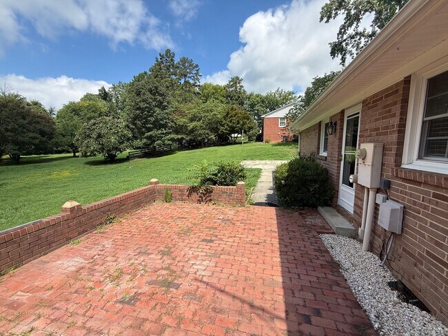 Building Photo - 3562 Durham St Ext
