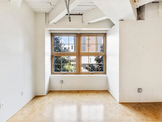 Building Photo - Marshall Wells - North facing Pearl District Loft w/parking/storage/ac