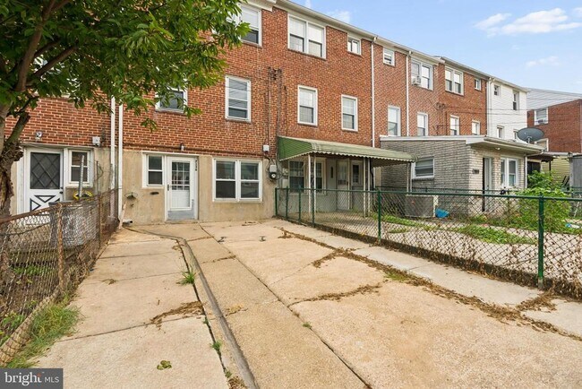 Building Photo - 7136 Eastbrook Ave