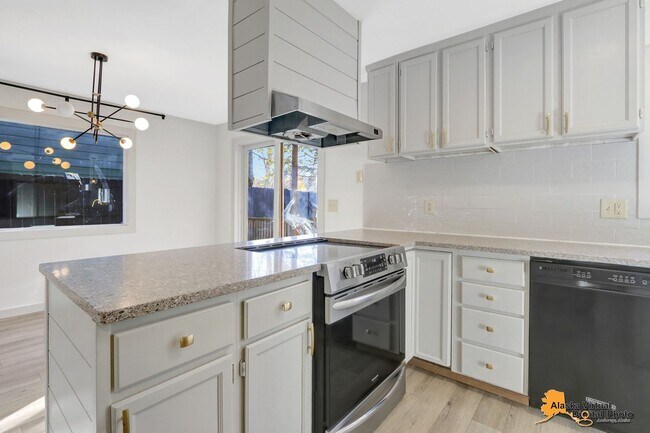 Building Photo - Eagle River Gem