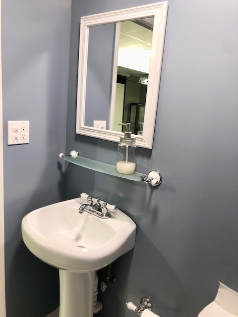 Building Photo - 15 Robin Ridge Ct