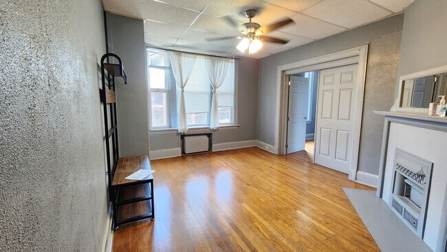 Building Photo - 260 Gross St