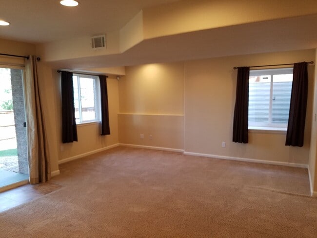 Building Photo - Tollgate Crossing 2 Story with 6 Bedrooms ...