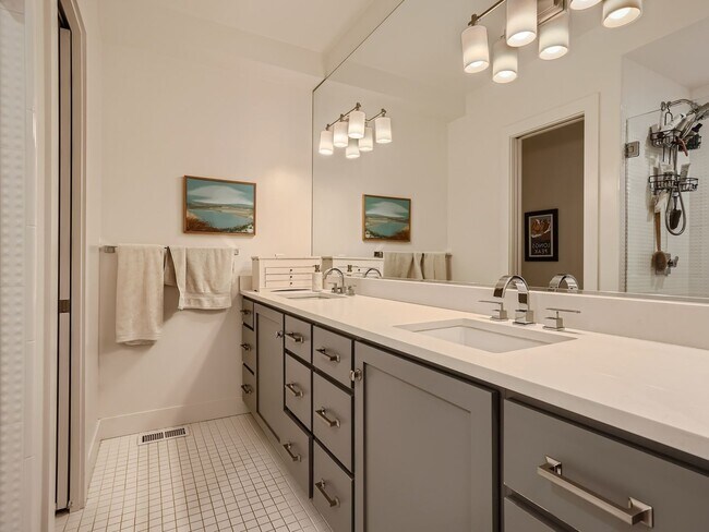 Building Photo - Short Term Rental Opportunity in Sloans Lake Area