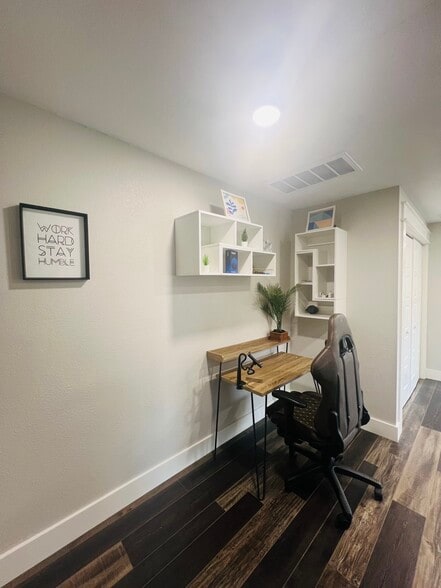 Building Photo - 611 W Page Ave