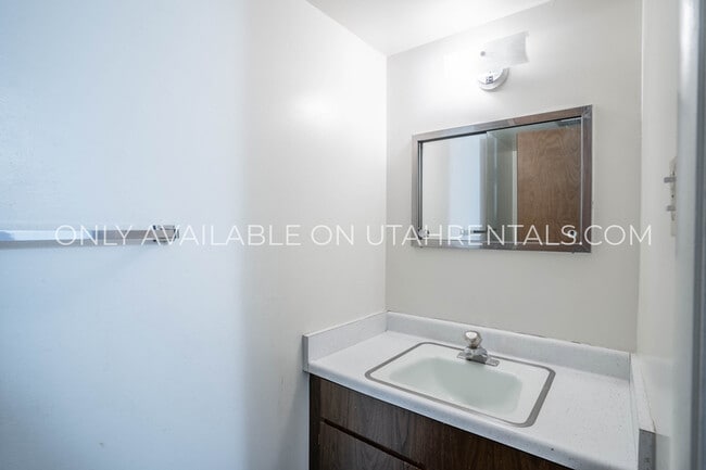 Building Photo - 186 W 100 N