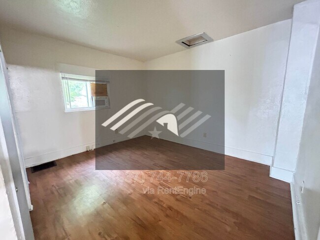 Building Photo - 4702 Bryant Ave