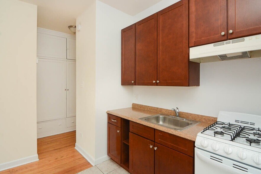Building Photo - 2737 N Spaulding Ave