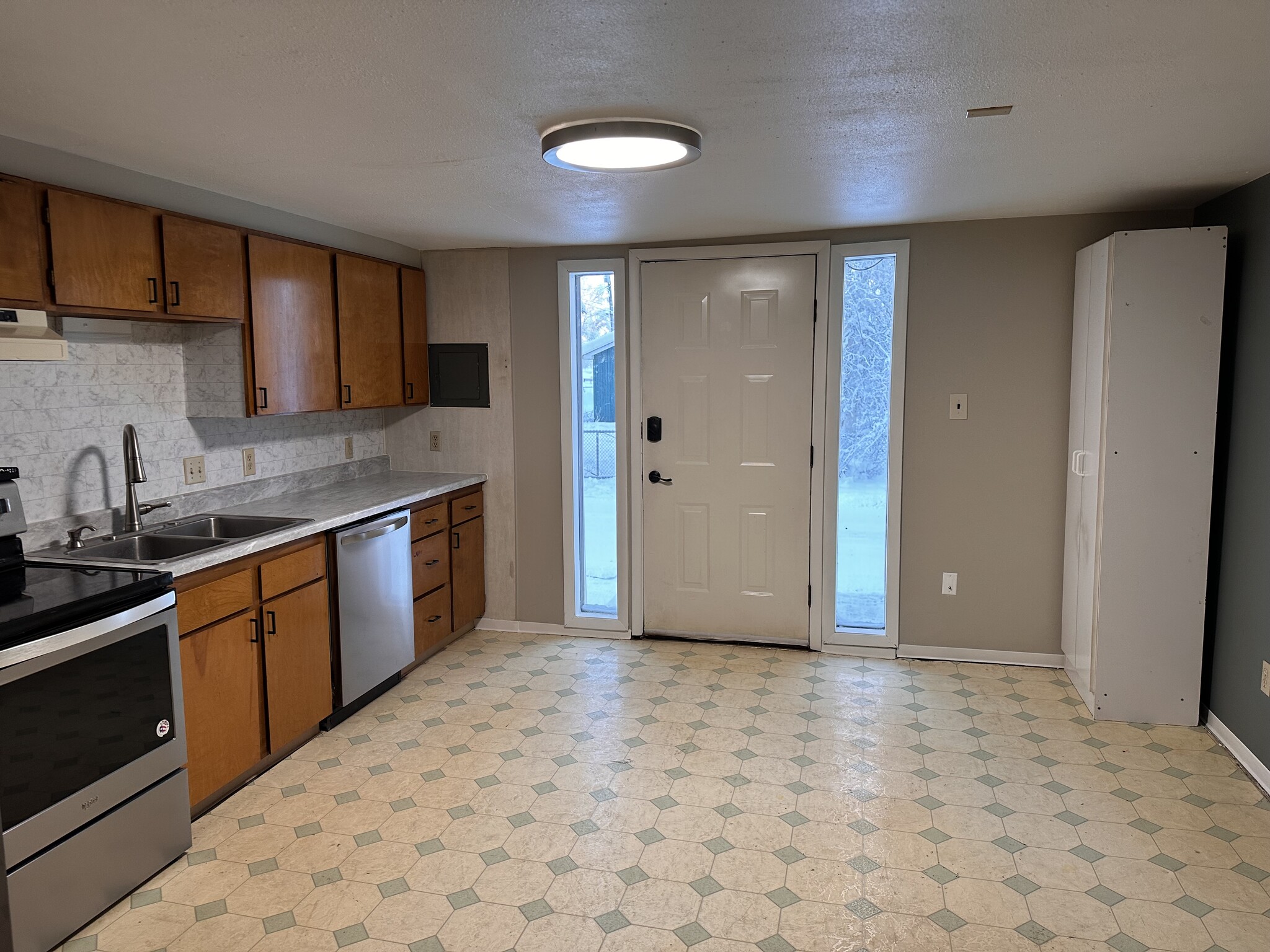 Building Photo - 150 Charles St