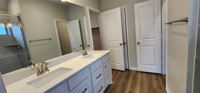 Building Photo - 425 Mira Mesa Dr