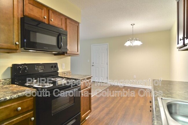 Building Photo - 515 Menlo Dr