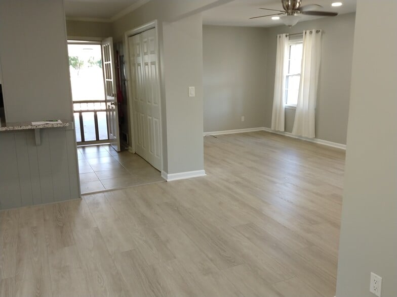 Open floorplan - 6457 Peacock Blvd