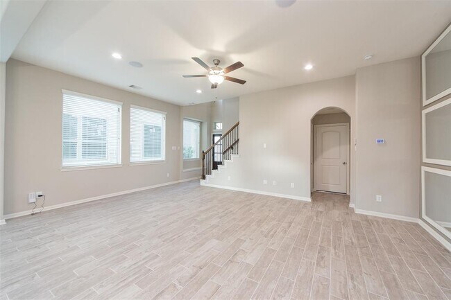 Building Photo - 5550 Sallow Bay Ln