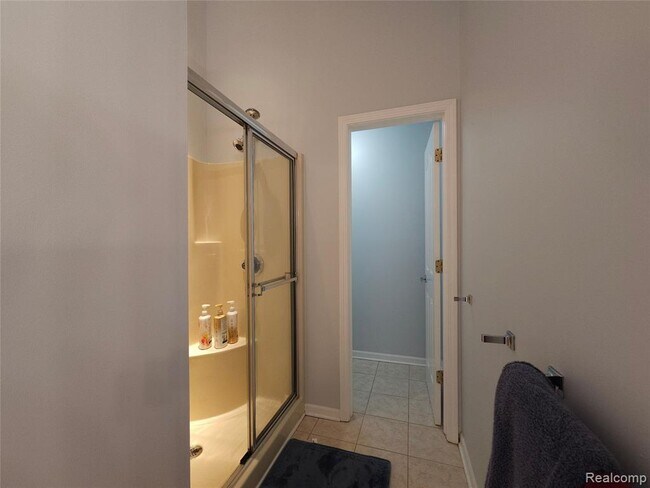 Building Photo - 45520 Morningside Dr