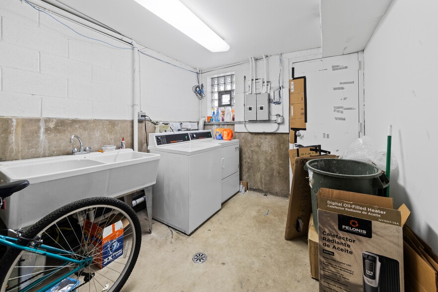 Building Photo - 2715 N Marshfield Ave