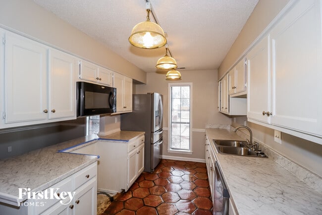 Building Photo - 3862 Oak Forest Dr