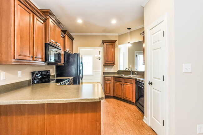 Building Photo - 29 Westcote Ln