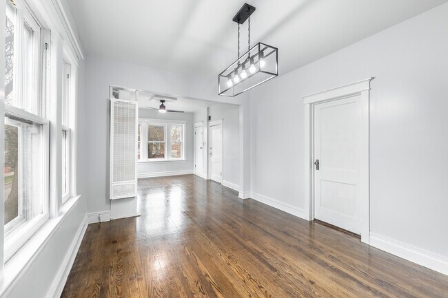 Building Photo - 3000 S Homan Ave