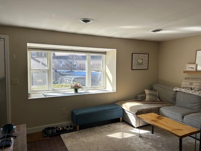 Building Photo - 777 Middle Rd