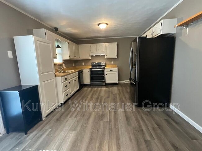 Building Photo - 503 Roland Ave