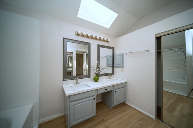 Building Photo - 3110 Flintwood Dr