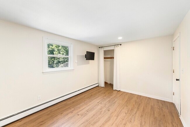Building Photo - 164 Wilshire Dr