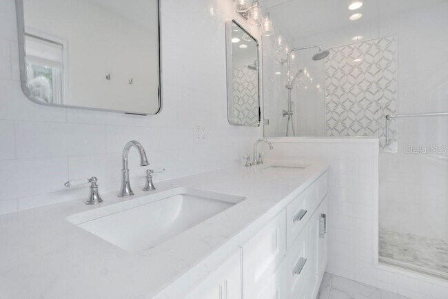 Building Photo - 812 East Blvd