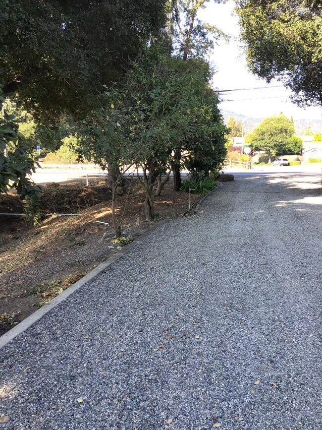 Building Photo - 3 Bedroom Home in Gilroy