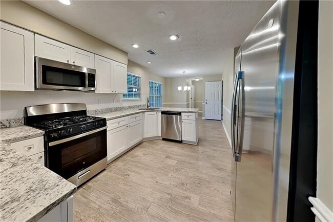 Building Photo - 4220 E Meadow Dr